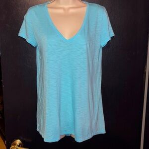 Lilly Pulitzer, blue pima cotton V-neck T-shirt size extra small.